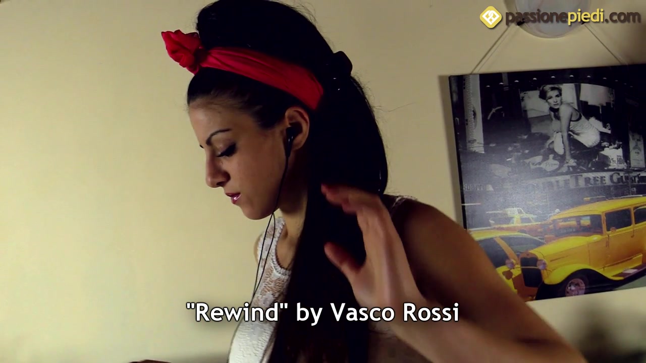 Sexy Bianca dancing along to Rewind by Vasco Rossi