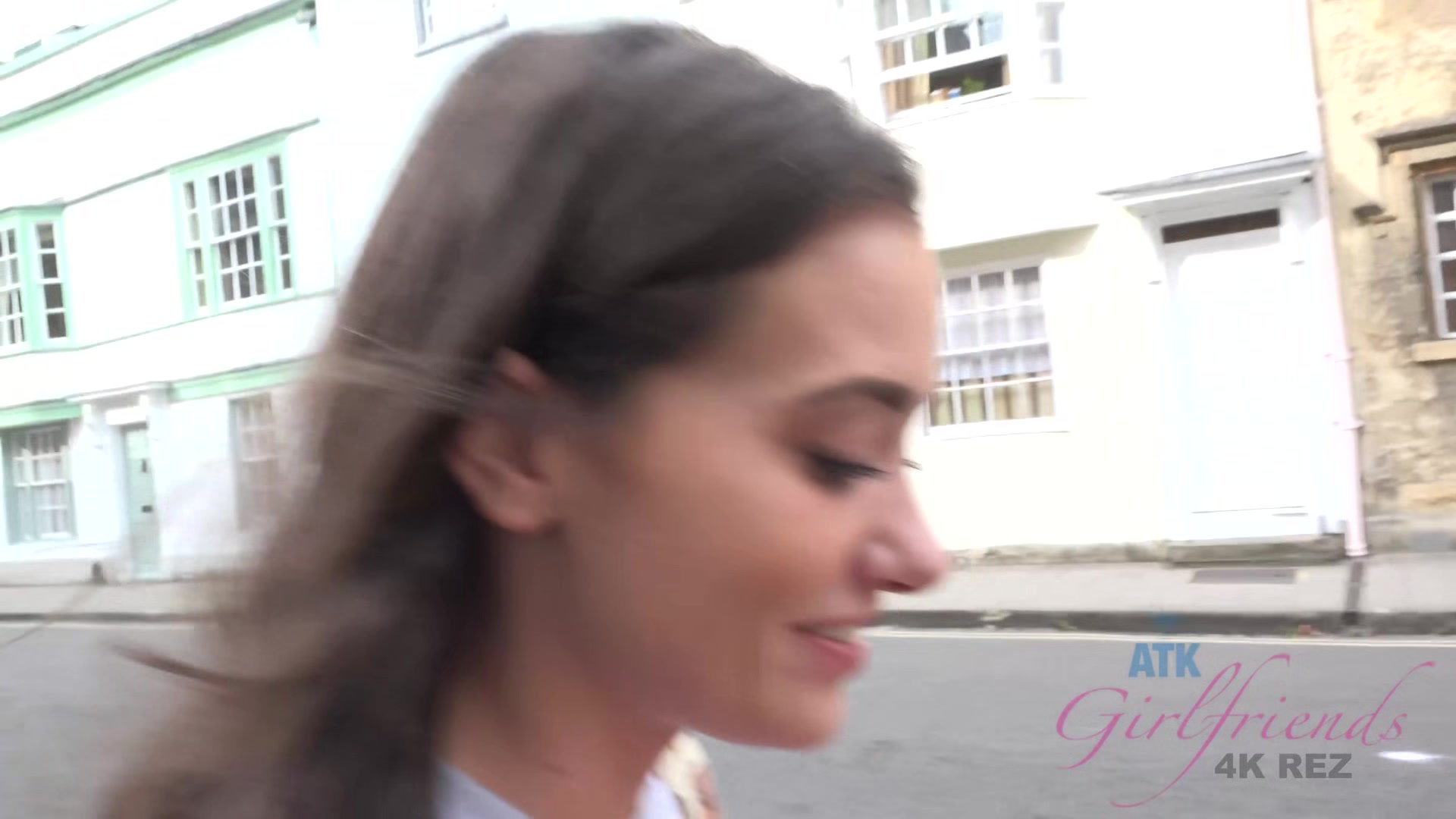 Virtual Vacation London With Gia Paige 4/5
