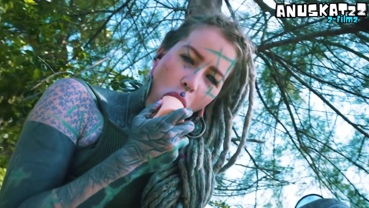 Public Squirting In The Nature - Anal Play From Tattoo Slut