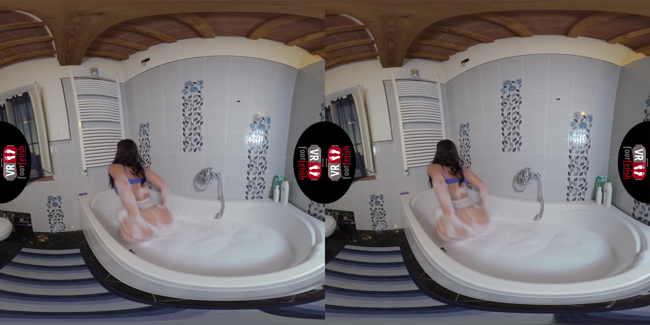 Insanely Sexy Lilian Takes A Bath With Her Nylons On - VRFootFetish