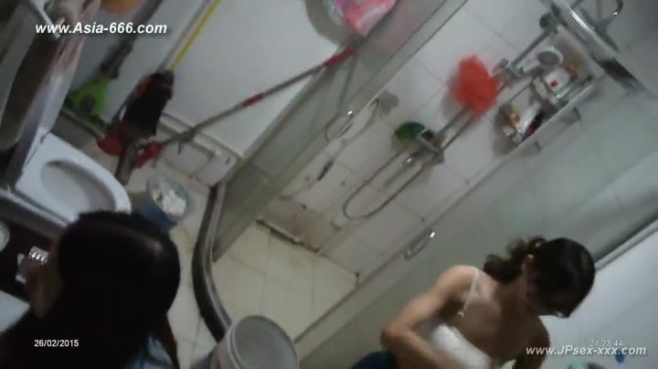 peeping chinese girls bathing.12