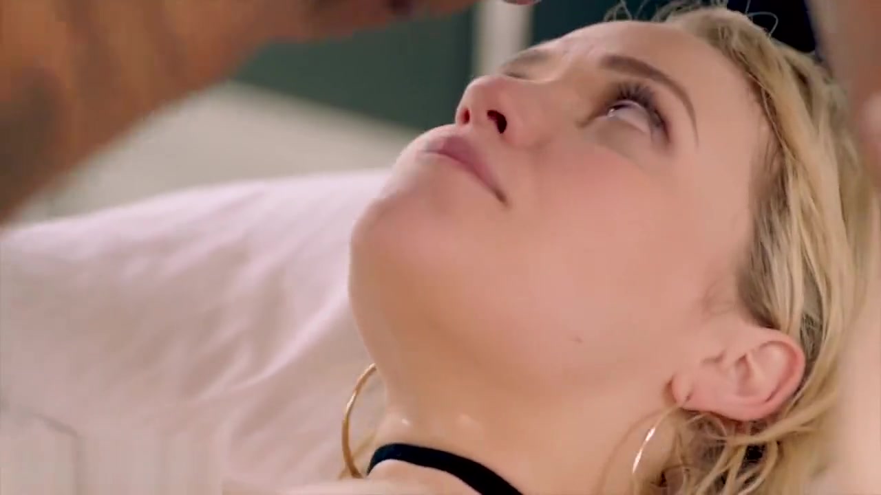 BLACKED MIA MALKOVA WORSHIPS BBC IN FIRST IR!!