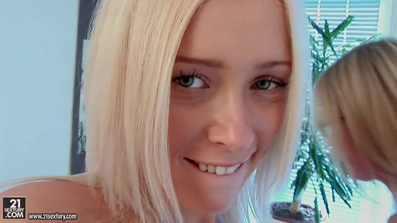 Two young blondies Hailey and Tenna Dolly fucking