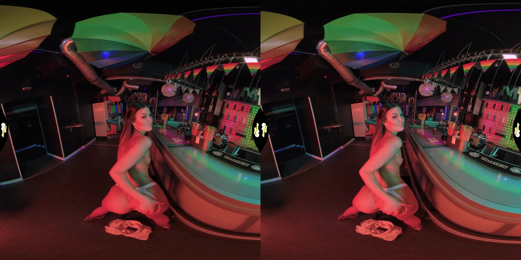 Solo On Bar - SqueezeVR