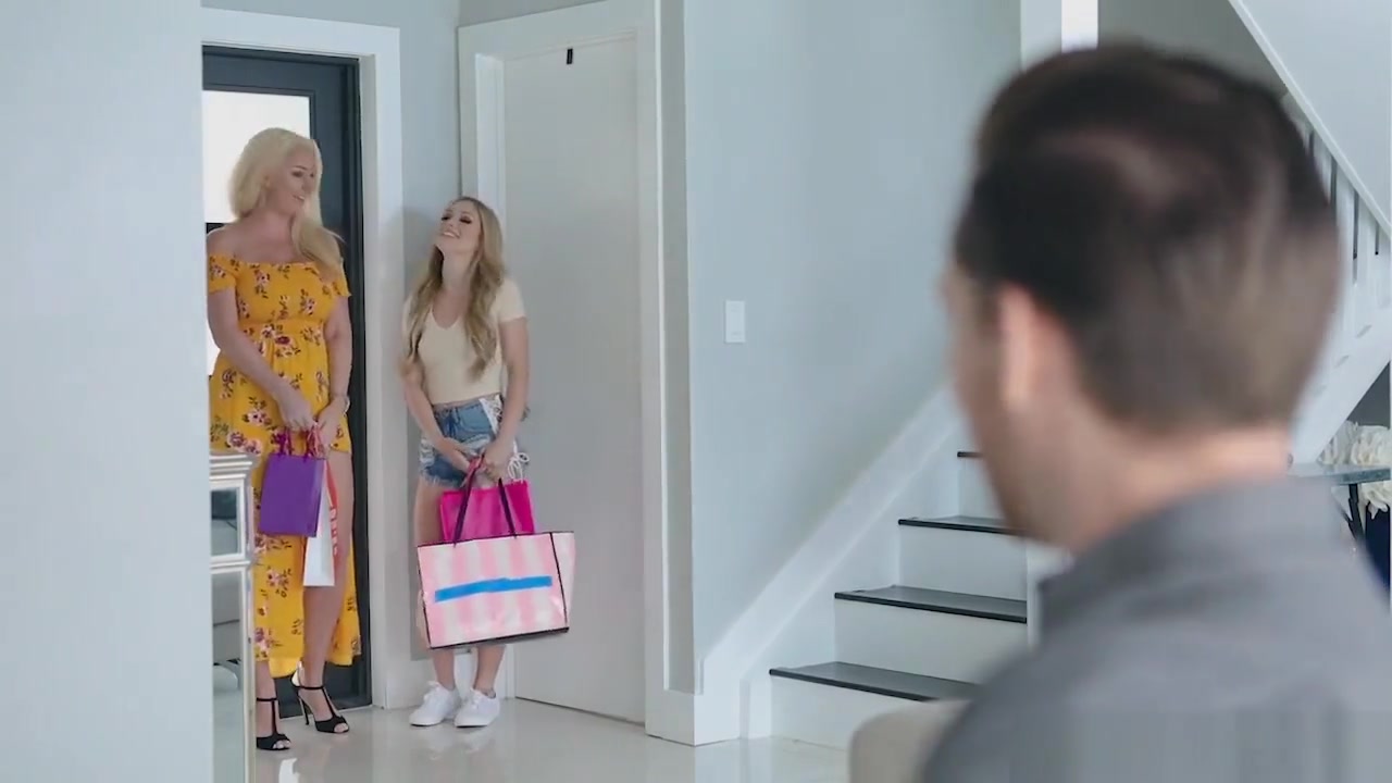 Kyle caught horny stepsis playing on her cunt