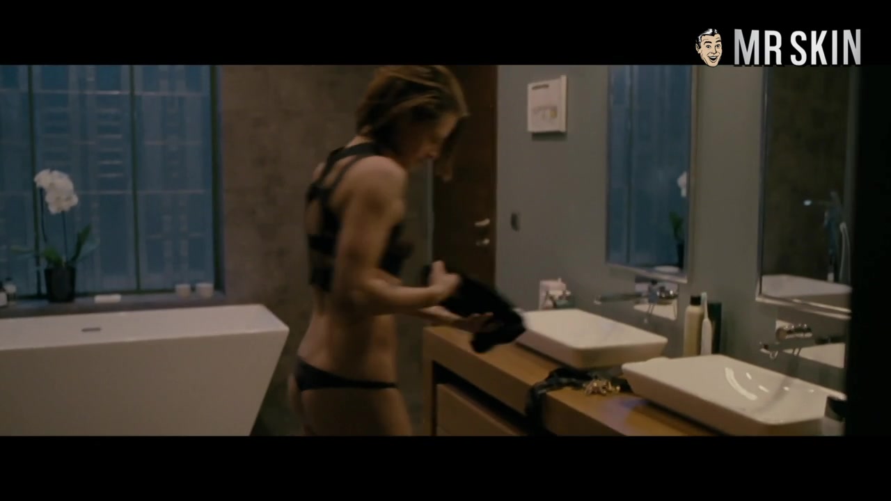 Before Suburbicon, See Julianne Moore's Red Carpet - Mr.Skin