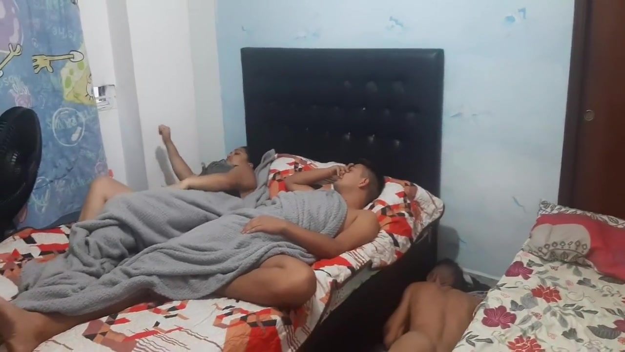 Me Follo Al Esposo De Mi Hermanastra Mientras Mi Madrastra Esta En Habitacion