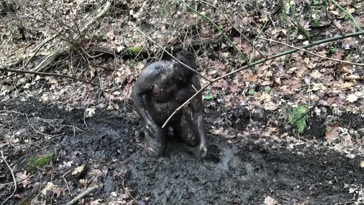 Fag Ryan Geraghty Playing In Mud