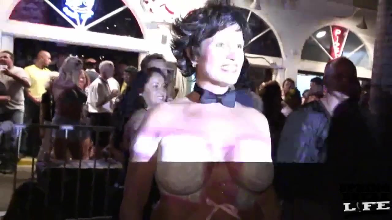 Girls Go WIld on Halloween - SpringbreakLife