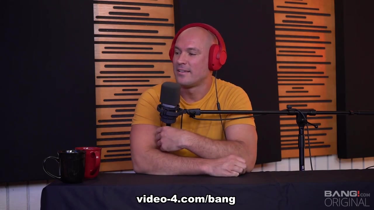 Carmela Clutch opens up her legs and lets us all the way in - BangPodcast