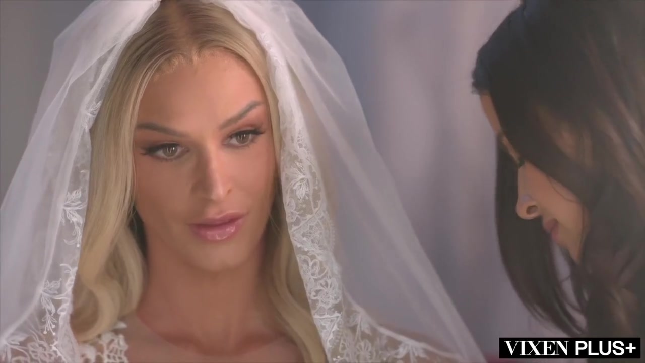 Emma Hix And Kylie Rocket - Beauty Kylie Helps Bride To Be Emma Relax In Way