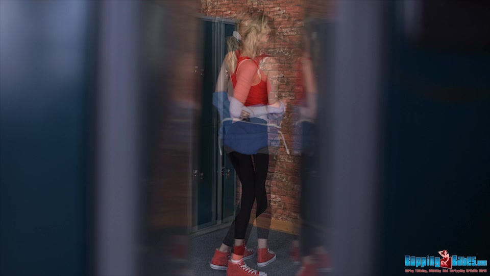 Leah - Locker Room Spy - BoppingBabes