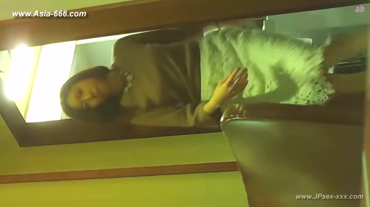peeping Korean restaurant toilet.34