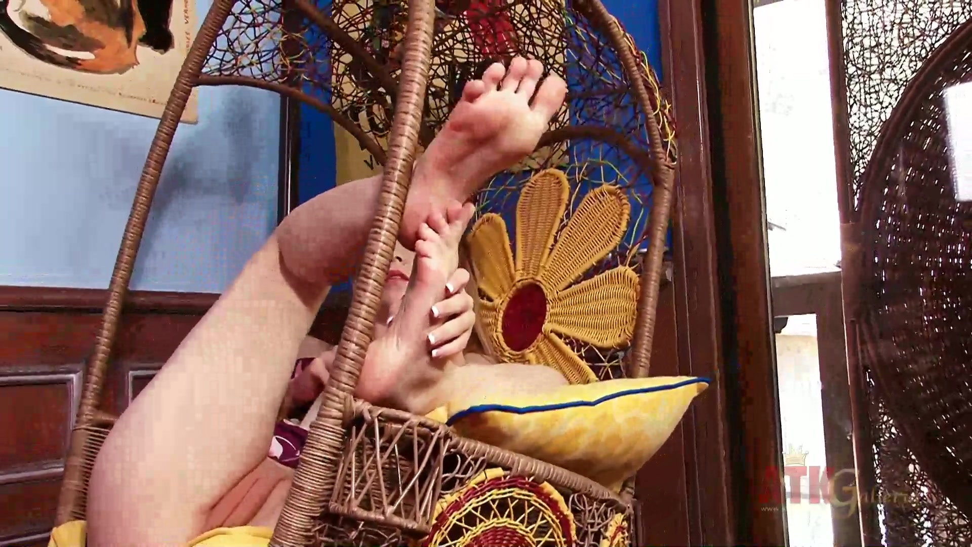 Alaina Fox is getting horny while she massages her feet