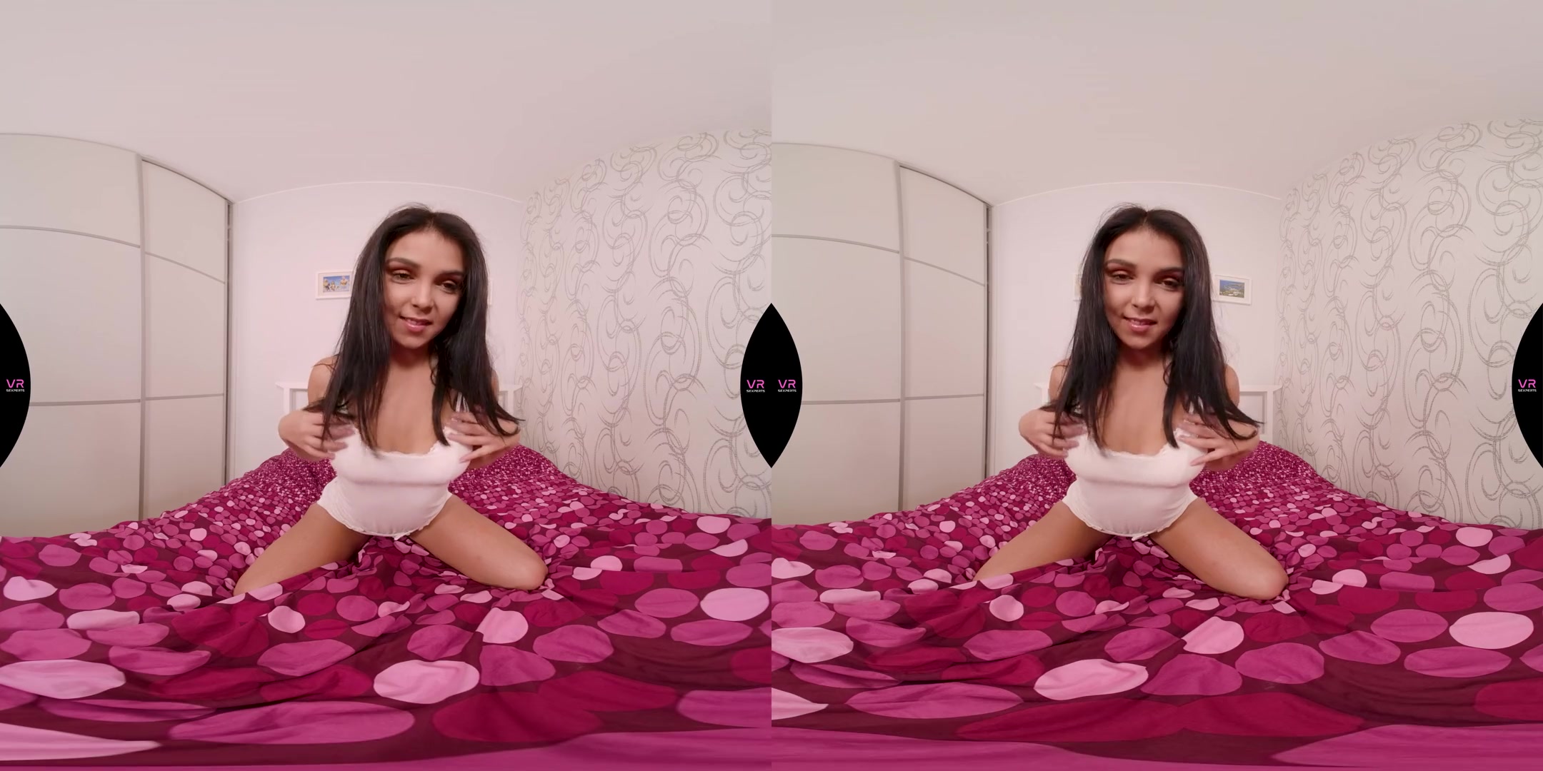 Young Girl Show Her Juicy Twat On Her Bed