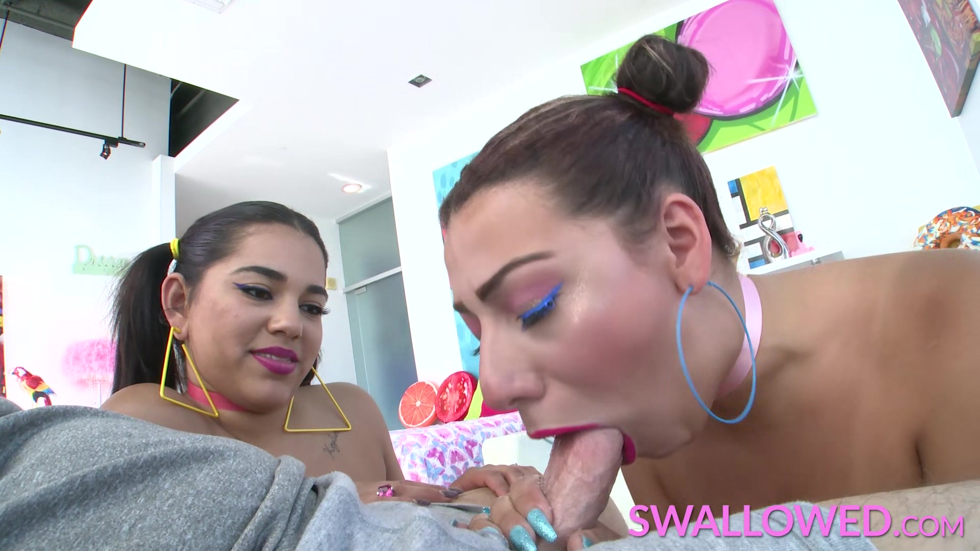 Big Booty Blowjob With Valentina And Julz