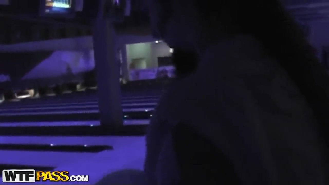 Man tries to seduce his GF to screw on camera
