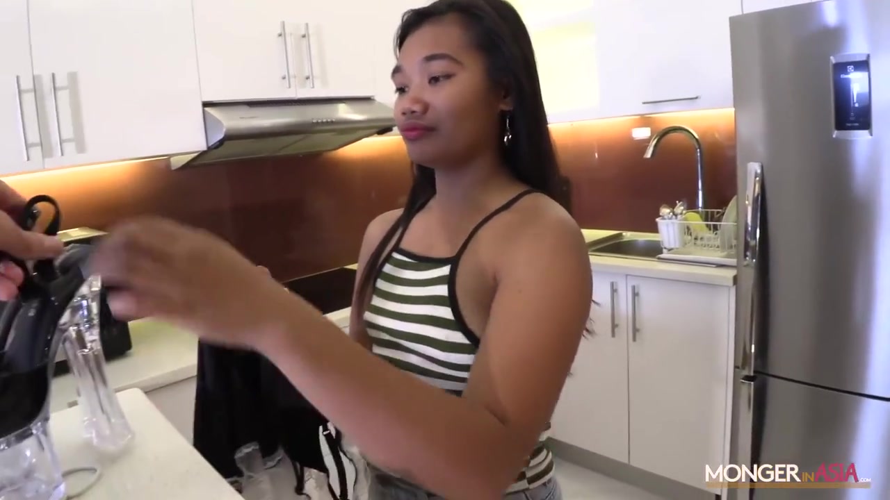 Chubby Filipina Girl Swallows Huge Dick Before Wild