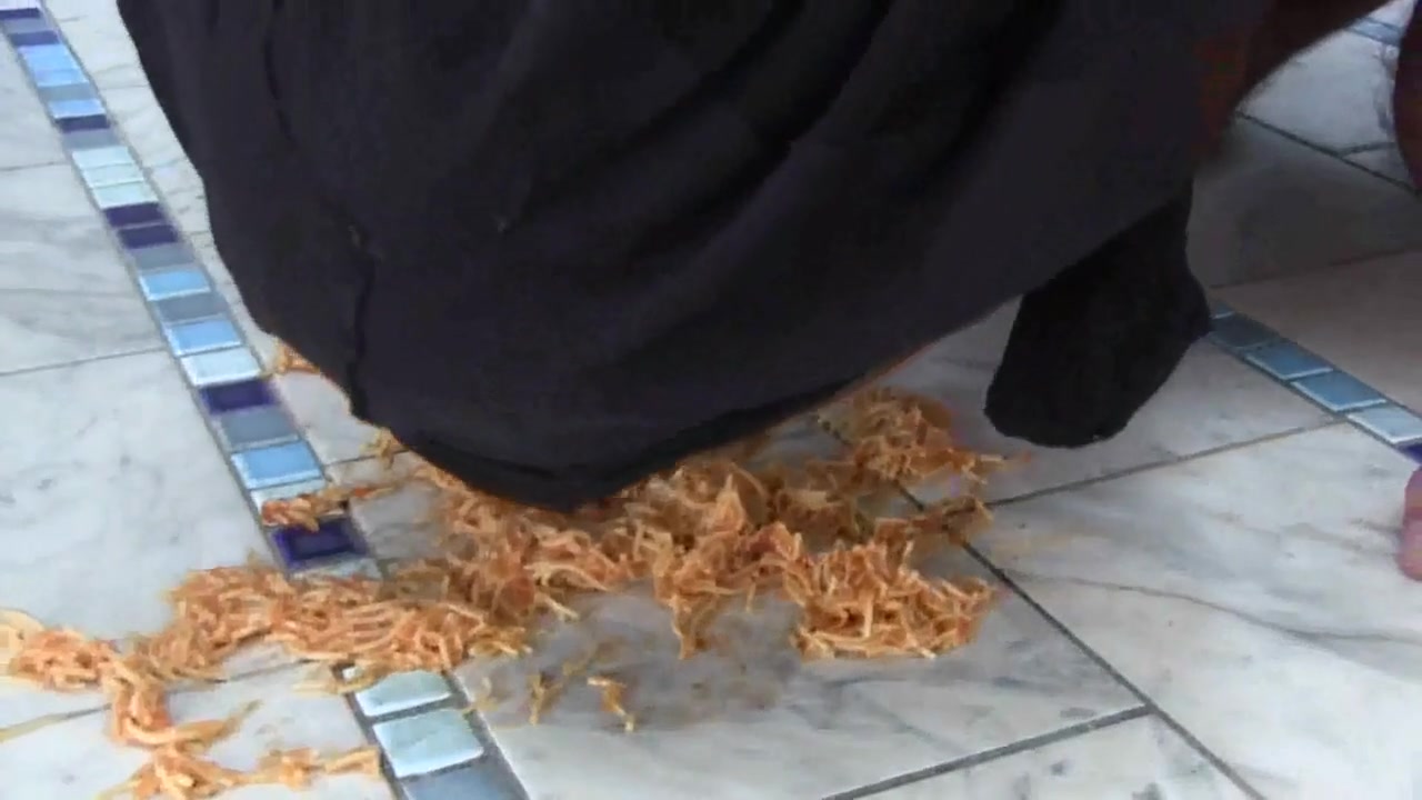 Ebony ordered spaghetti by Foot Girls