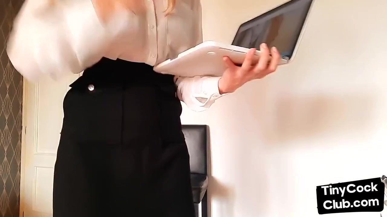 Teasing Perverted Nympho Femina Talks About Small Dicks