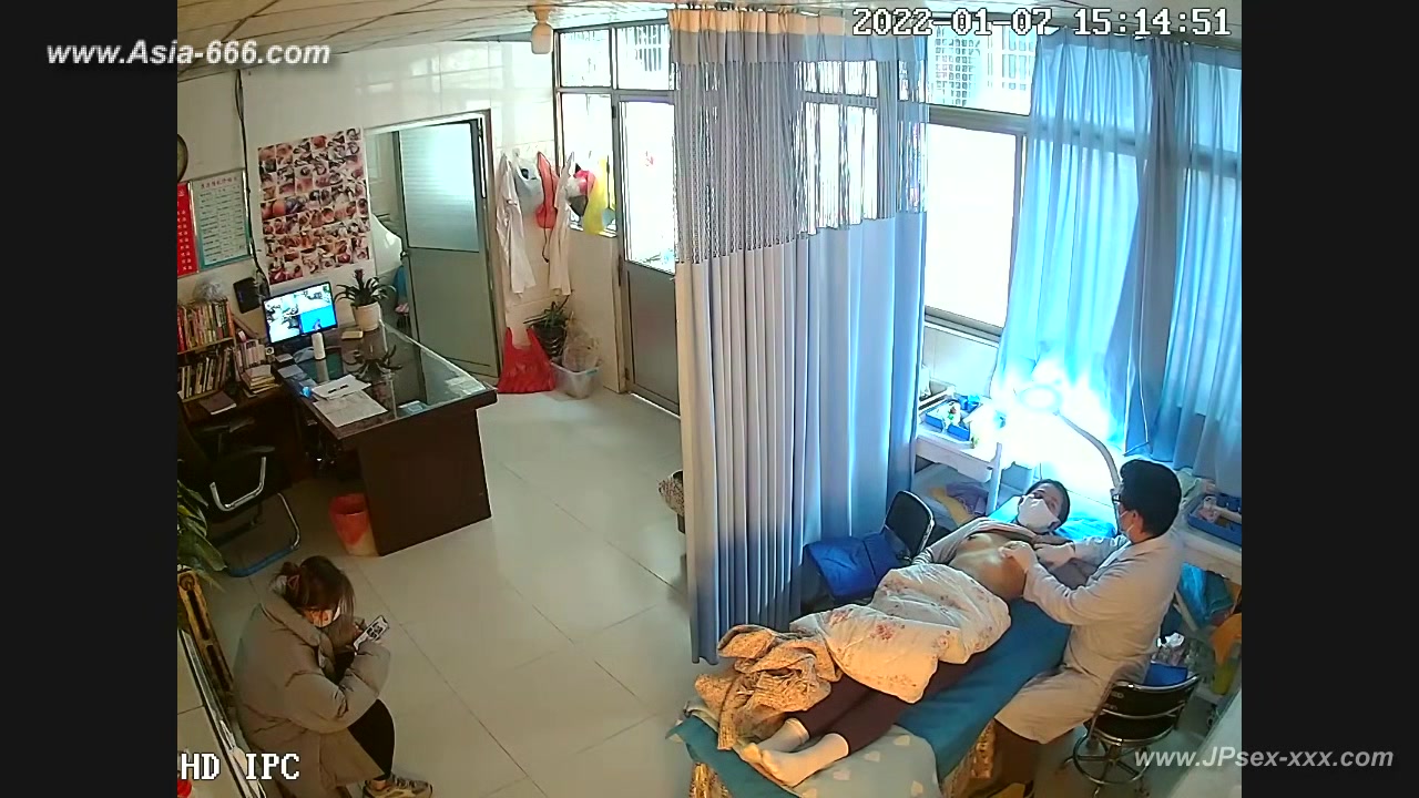 Hackers use the camera to remote monitoring of a lover's home life.564
