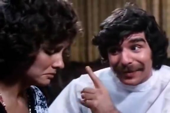 Linda Lovelace, Harry Reems in 70s porn brunette gives deep blow job to a doctor