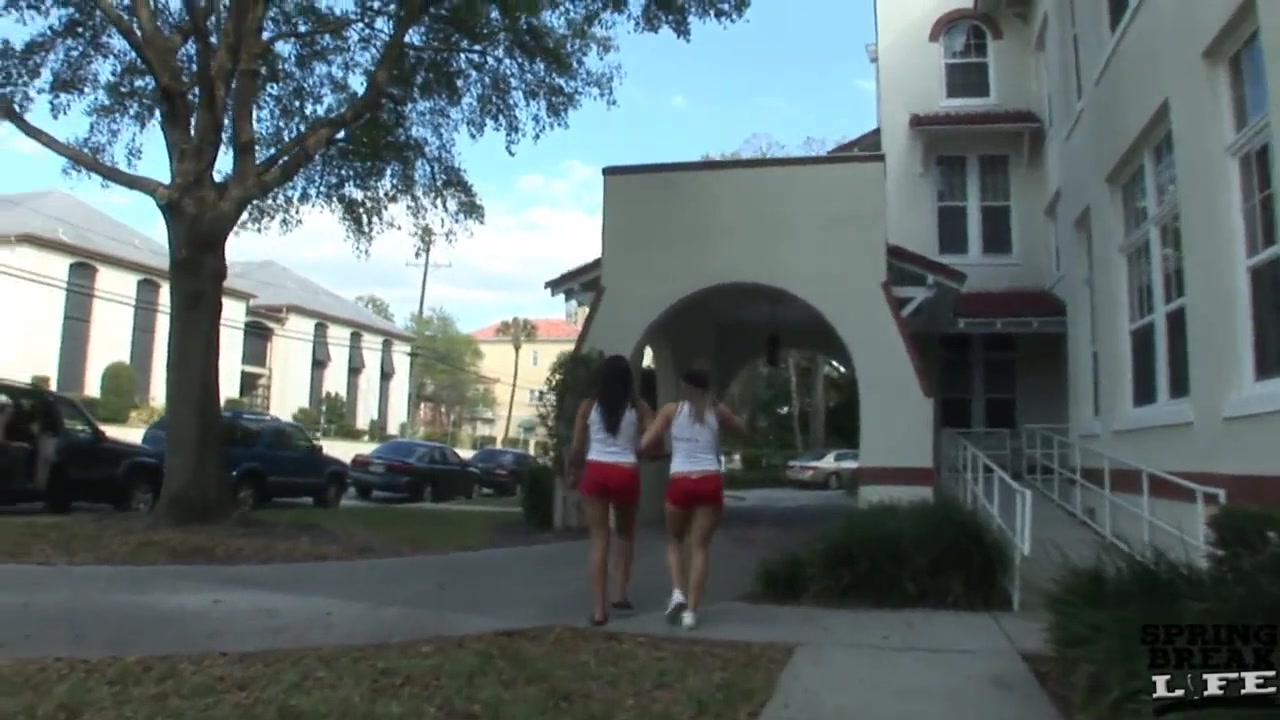 Gasparilla Party Girls Flashing on the Streets of Tampa Florida - SpringbreakLife