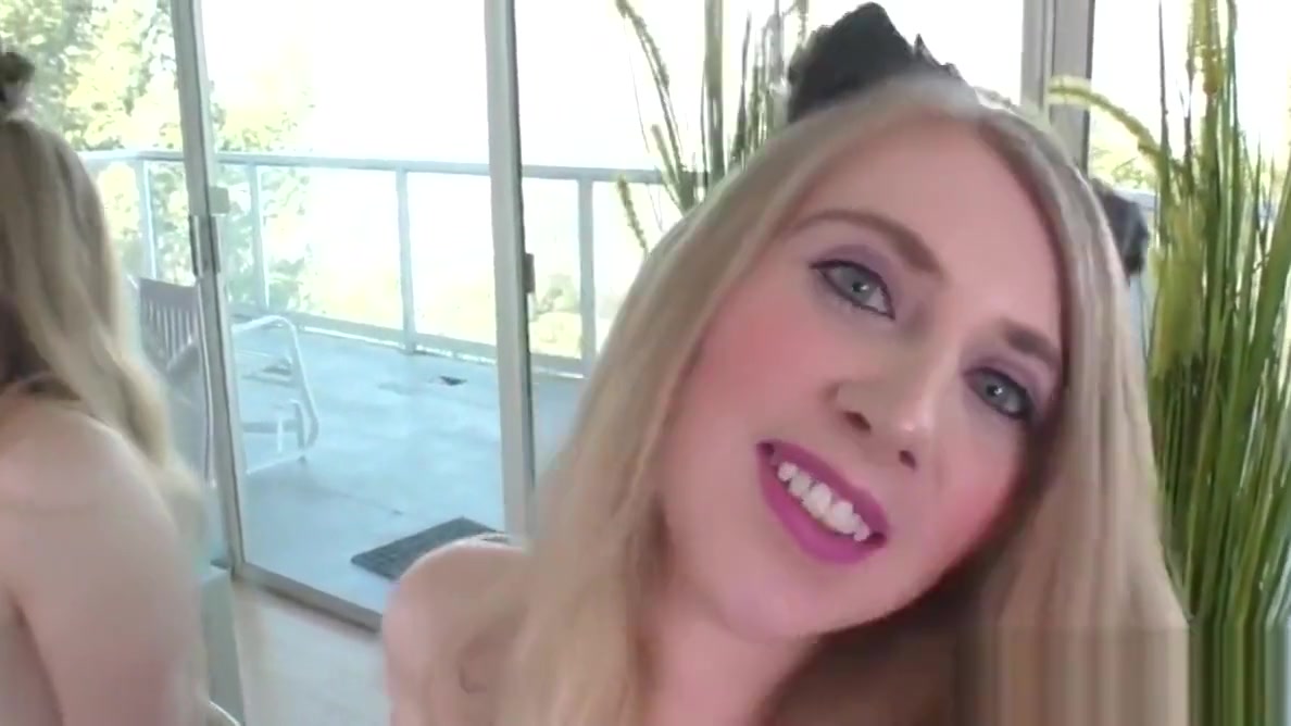 Glam TS fucks Lil' blonde T-doll