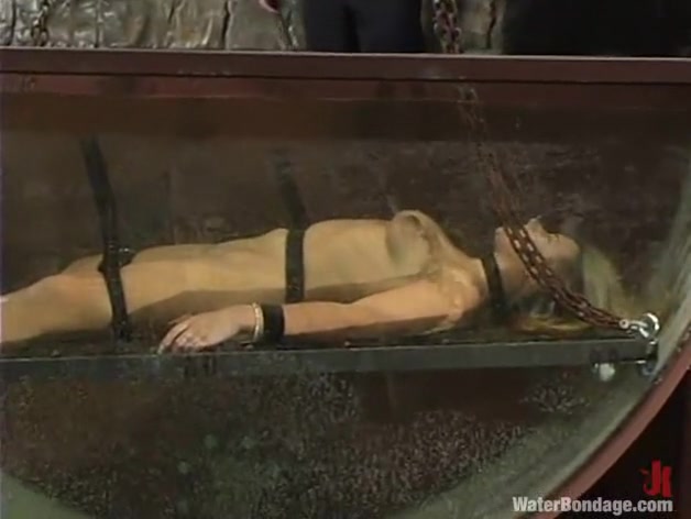 Justin and Veronika in Waterbondage Video