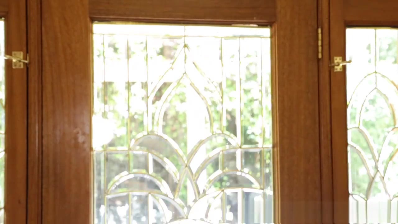 Sexy babysitter gives sloppy blowjobs for money
