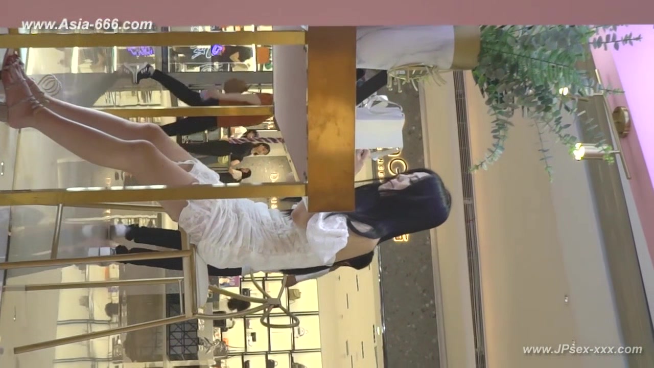 peeping chinese amateur upskirt.102