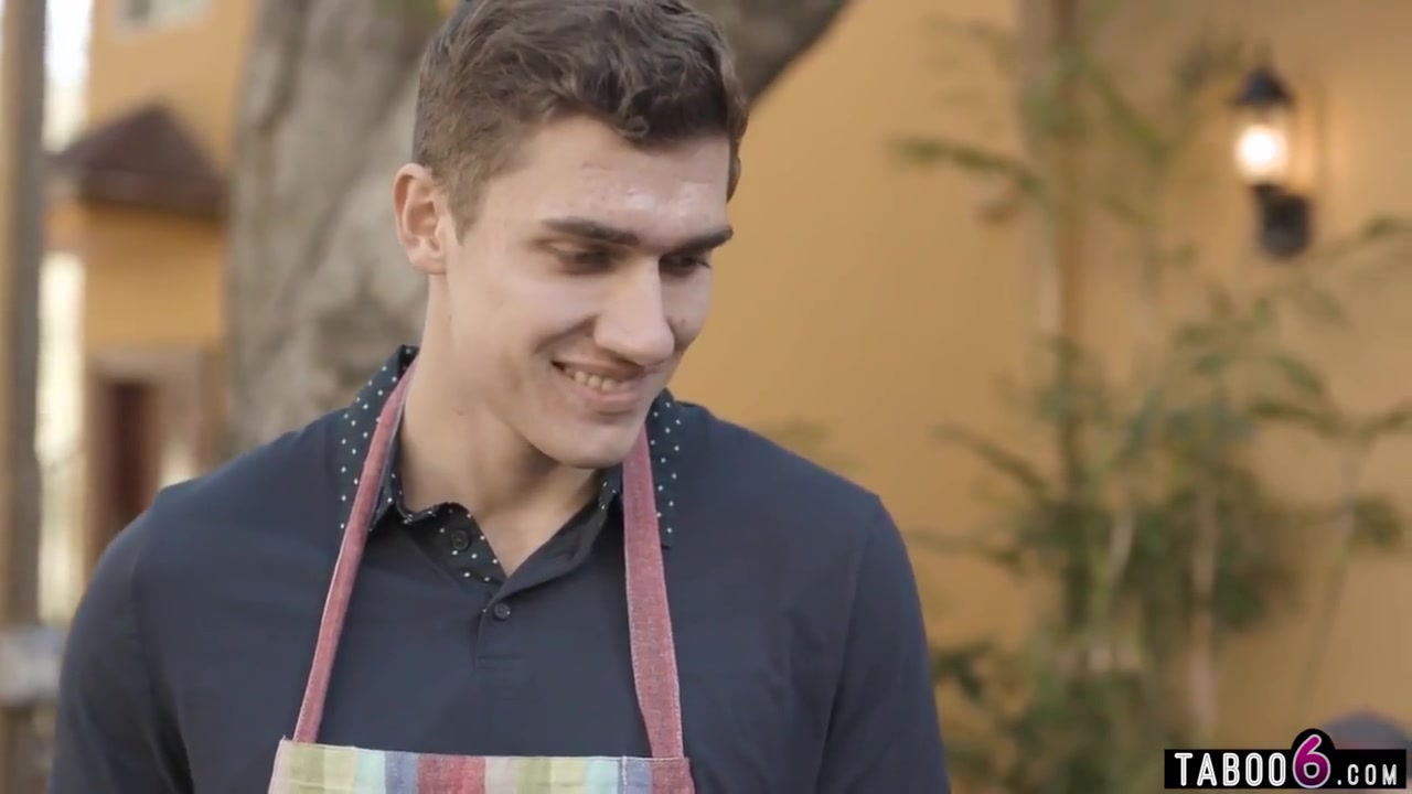 Mature Milf Fucks Young Barista Guy On A Co With Syren Demer