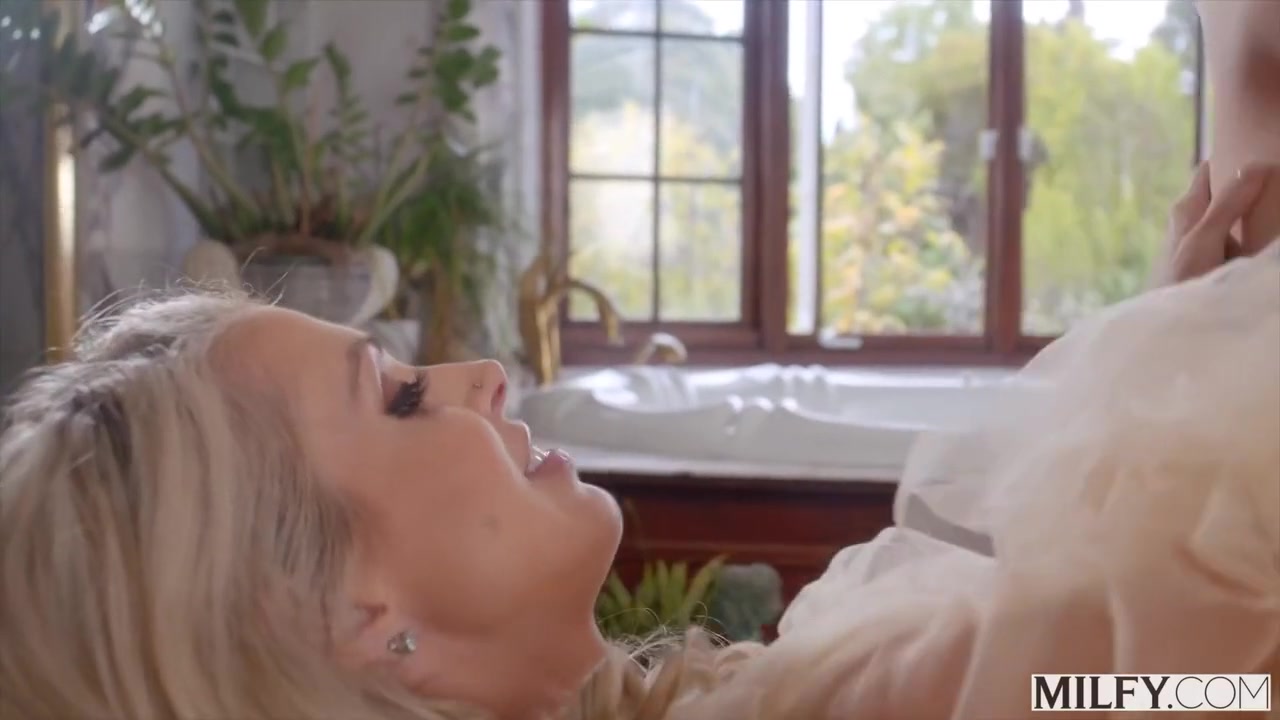 Bombshell Milf Holly Cheats On Hubby With Legal-age Stud - Nathan Bronson And Holly Hotwife