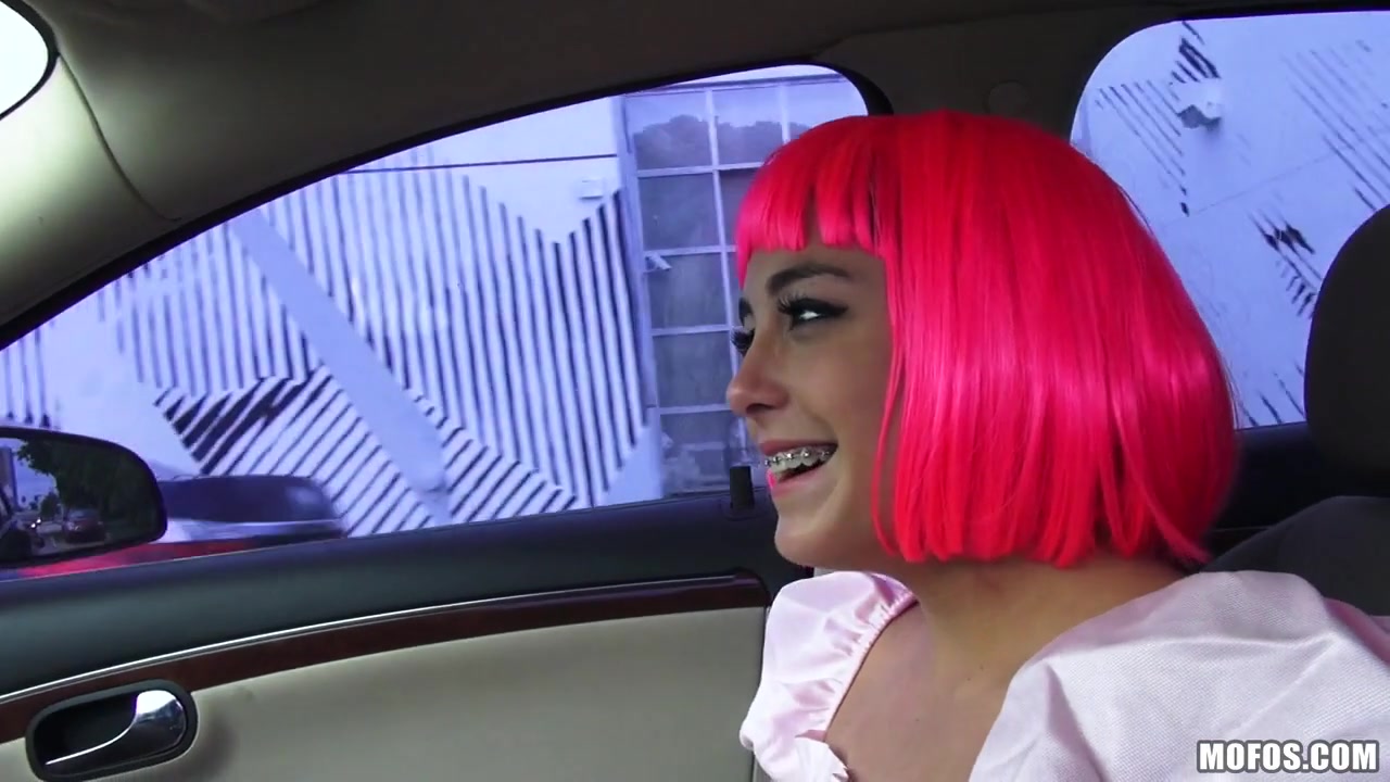 Natalie Monroe in Cosplaying Chick Sucks Like a Pro - StrandedTeens
