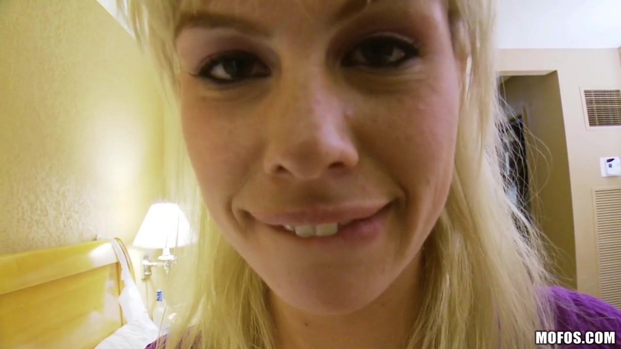 Tara Lynn Foxxx in Giggly Blonde's Amateur Sextape - MofosBSides