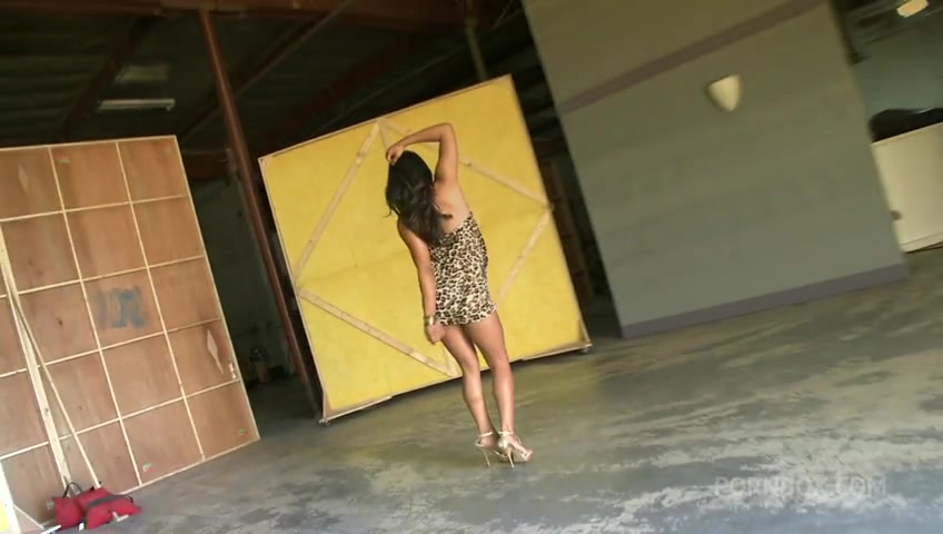Asian Chick With A Shaved Pussy Gets Fucked Hard And Eats Cum - PissVids