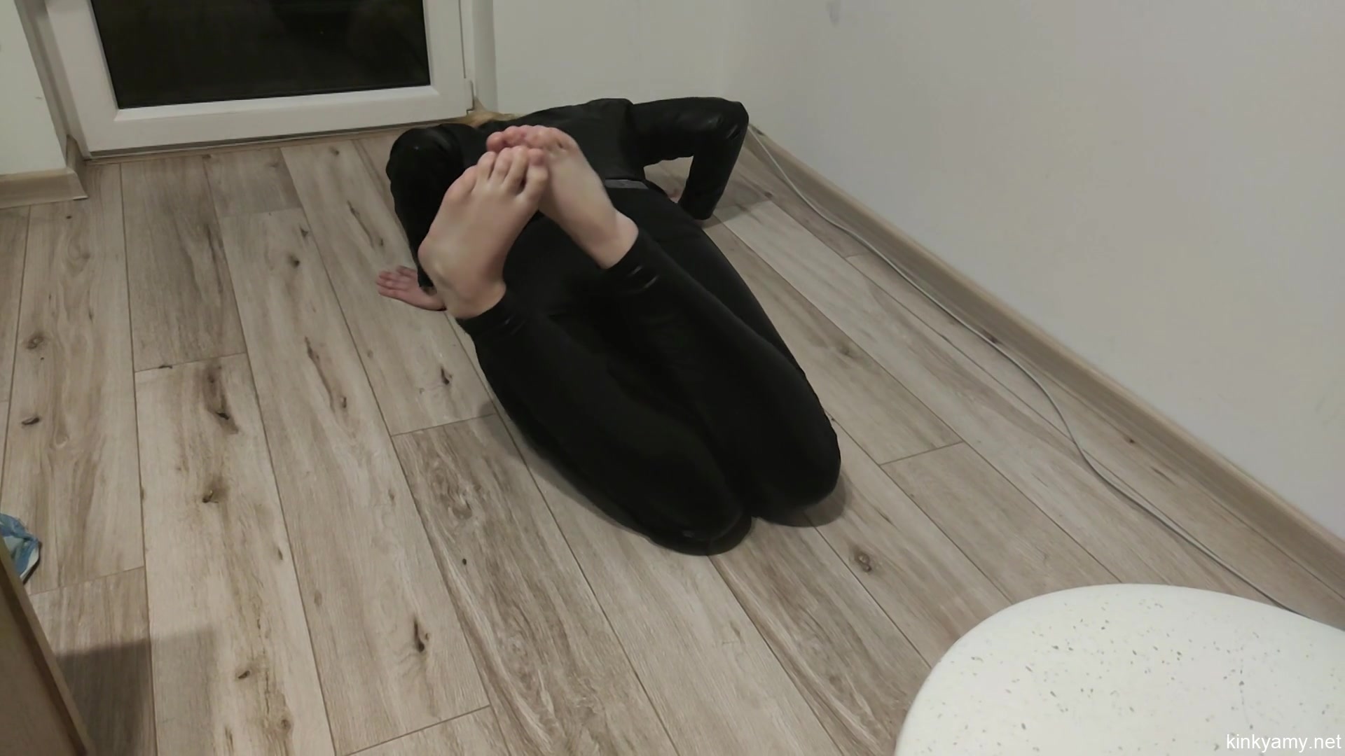 Wetting Jeans Golden Shower And Playing - Kinky Amy