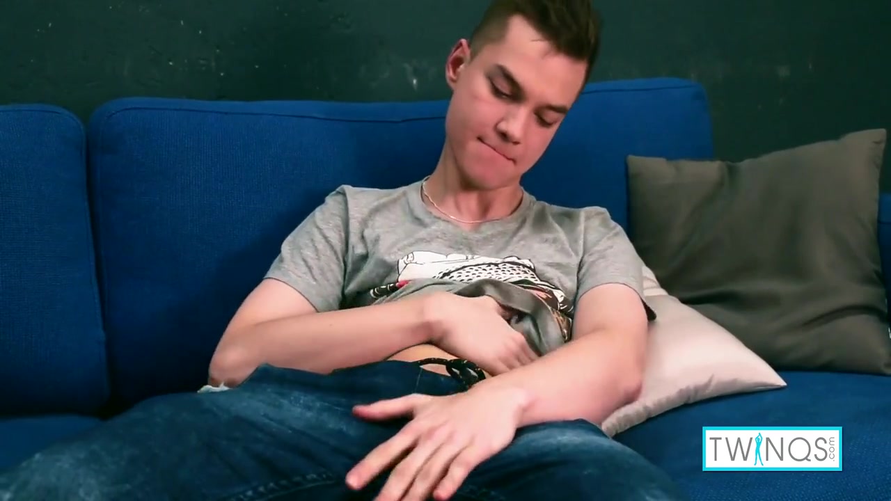 Pretty Twink Pleases Cock At Same Time!