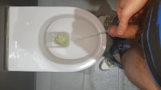 Pose on public toilet