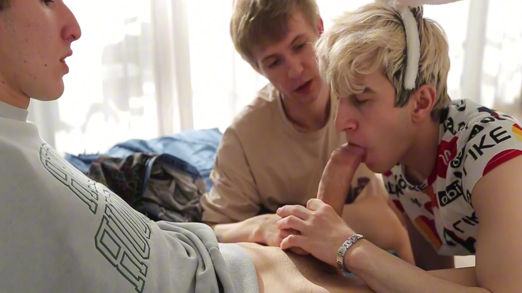 Ethan Lestray, Sandro Jenner And Max Gen - Two Cute Twinks Turn On A Guy With A Big Dick, 10 Min