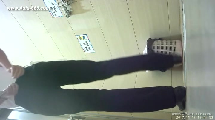 chinese girls go to toilet.142