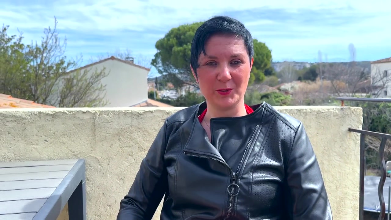 Kinuski, 31, takes us on a journey ... - Jacquie et Michel TV