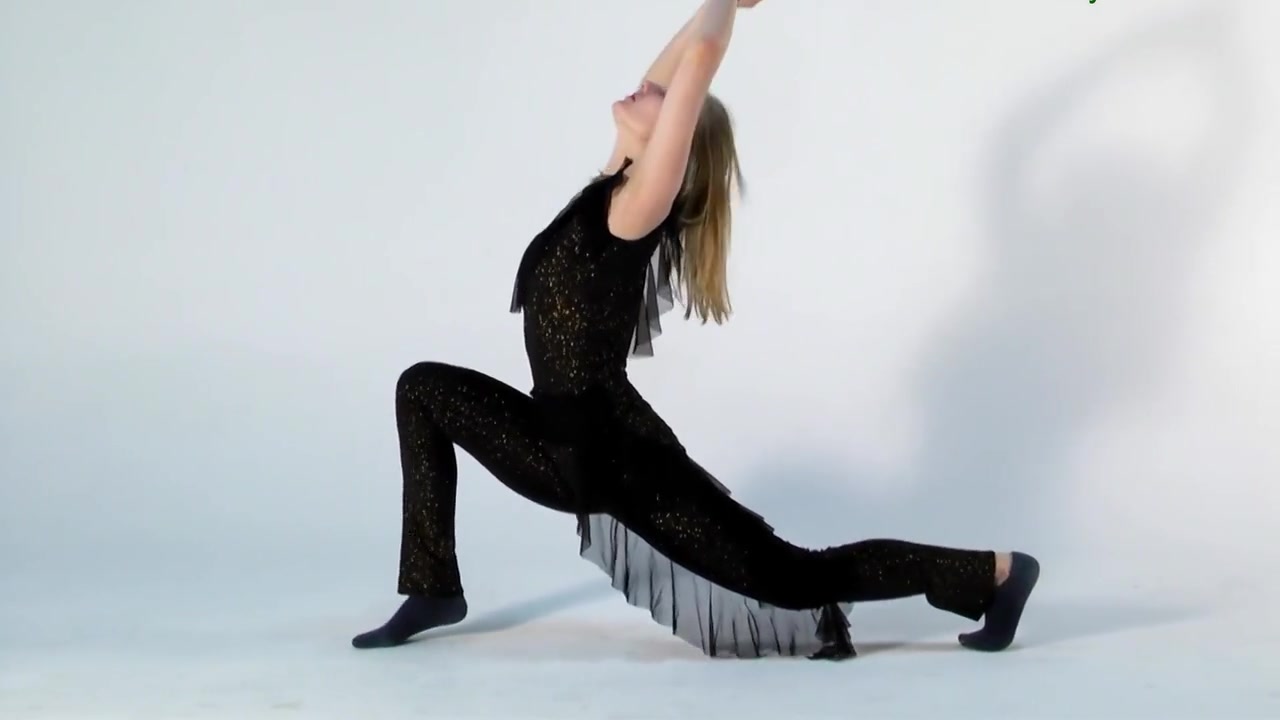 Sofy A And Sofya Belaya In Staggers With Elegant Stretching In The Video