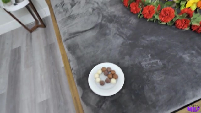 Stepsons Cum And Chocolates - S9:E3 - Brattymilf