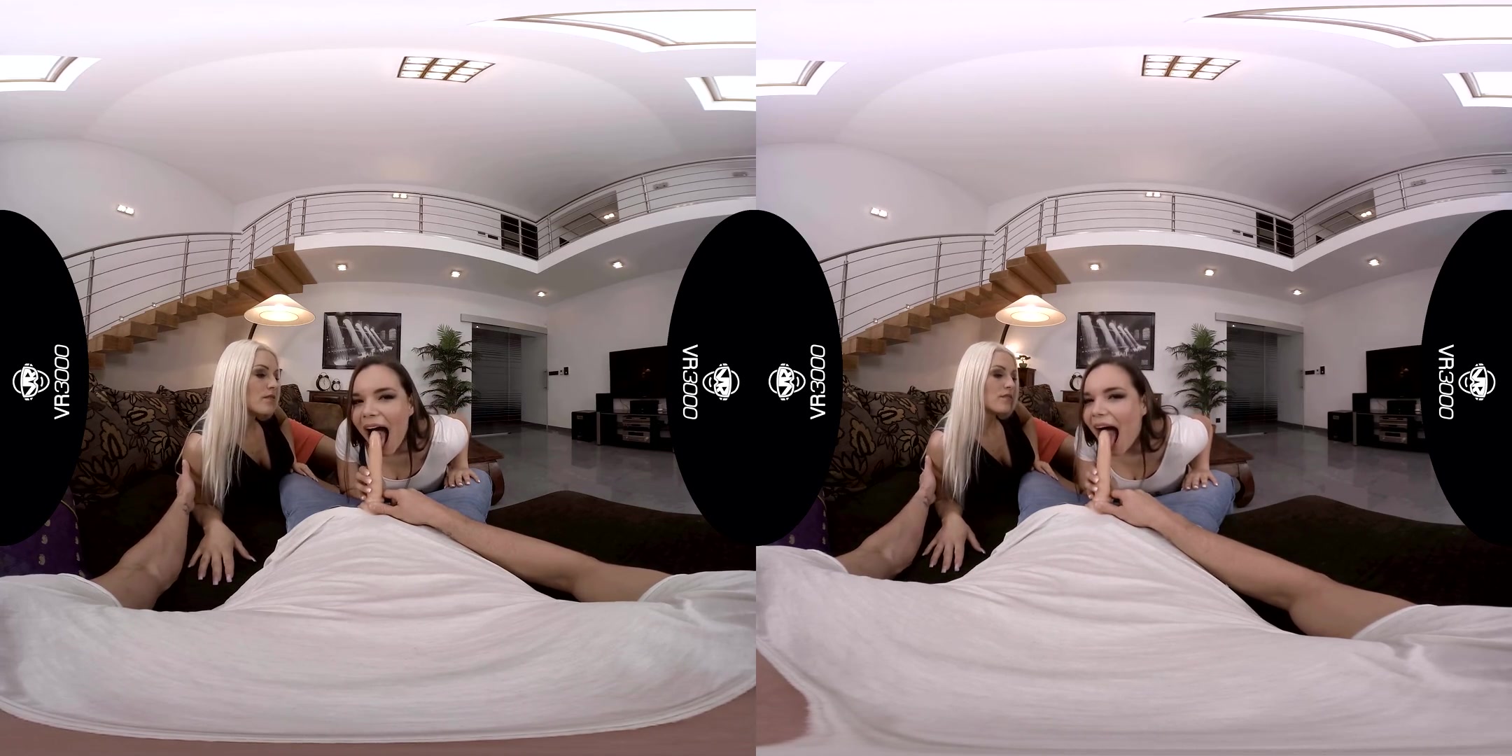 Blanche Bradburry & Sofia Lee in How to give GOODHEAD - VR3000