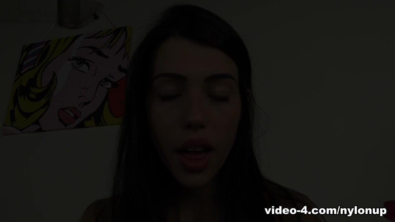 NylonUp Video: Petra