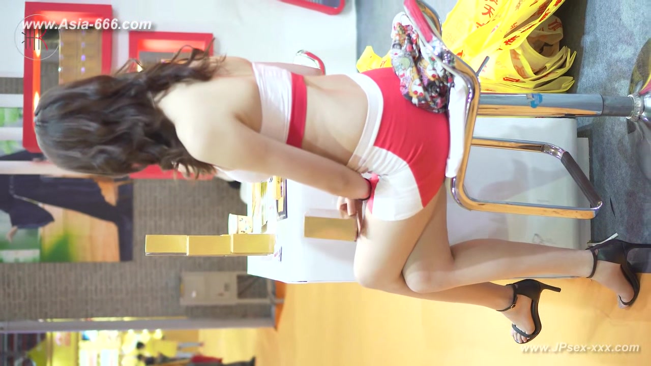Chinese model in sexy lingerie show.8
