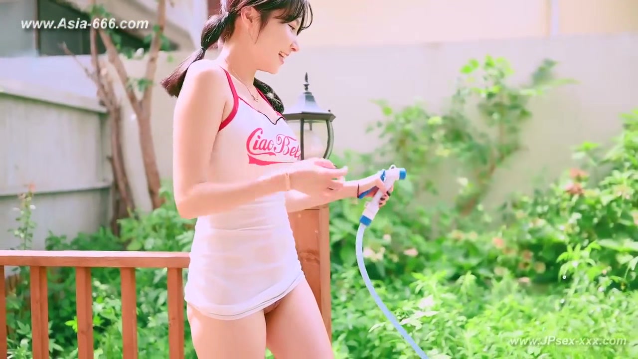 chinese model posing nude.***