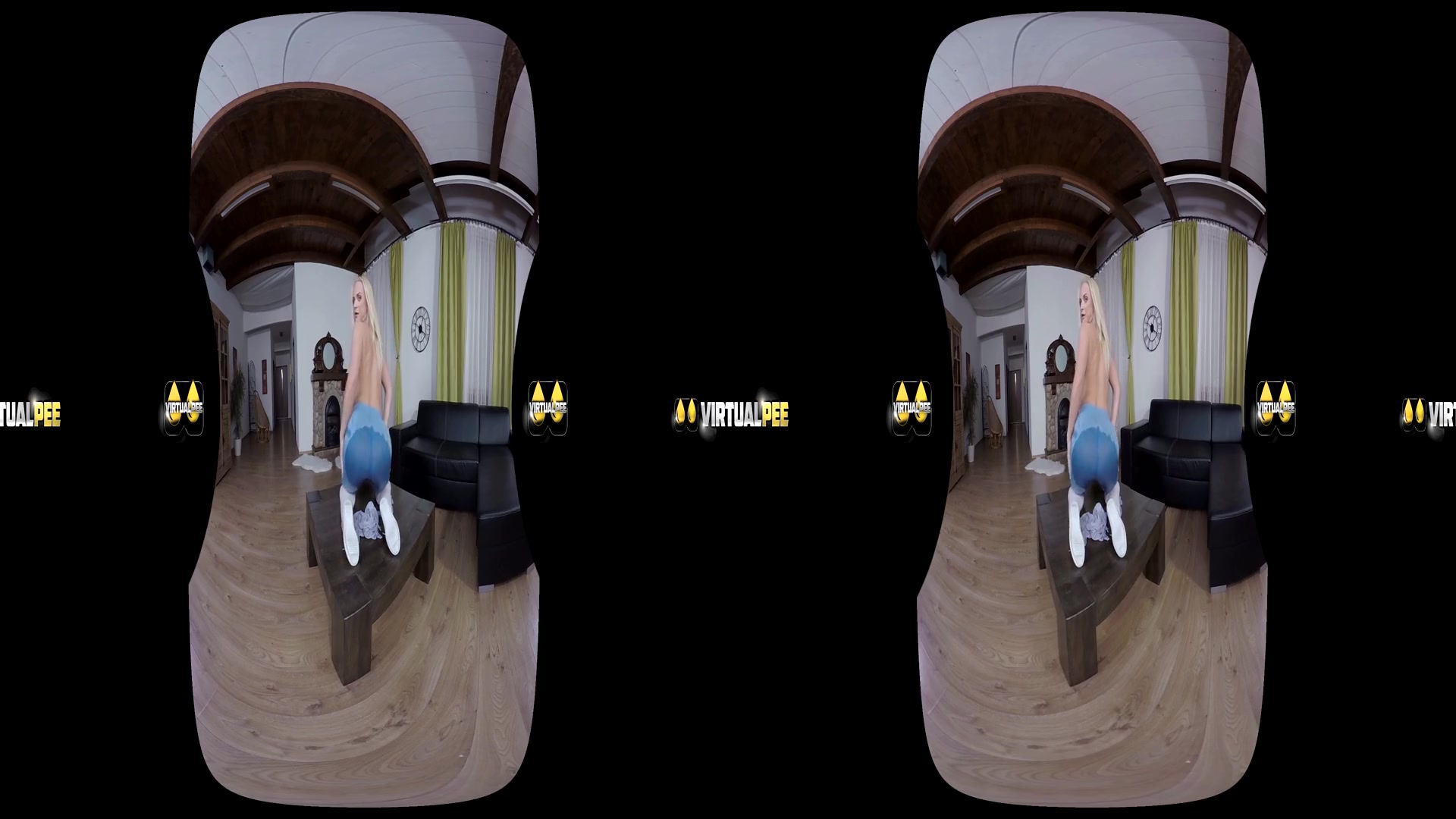 Vinna Reed in Pissy Leggings - VirtualPee