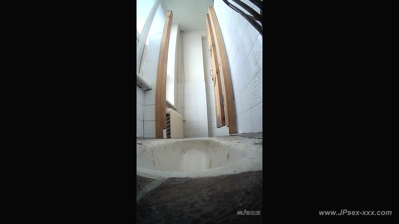 peeping blondes go to toilet.***